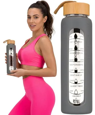 Zdjęcie produktu dla Butelka na wodę Peterson ze szkła, pojemność 960 ml, szara, z silikonową osłoną