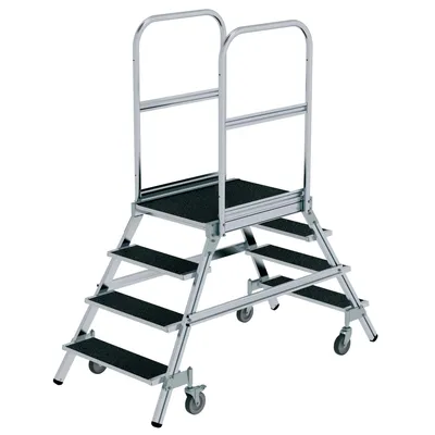 Produktbild von Günzburger Steigtechnik Podesttreppe beidseitig begehbar mit Federrolle Korundbeschichtung R13 2x4 Stufen - 059204