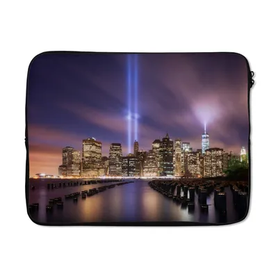 Produktbild von MuchoWow® Laptop Hülle 17 Zoll Laptoptasche New York - Nacht - Stadt - Wasser - Zipper - Schutzabdeckung