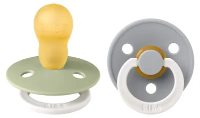 Obrázok produktu pre BIBS COLOUR cumlík - 2x cumlík cherry prírodný kaučuk, nočný, 18m+ "SAGE GLOW CLOUD GLOW" (béžová/ sivá) Nr. 130267