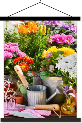 Produktbild von MuchoWow® Textilposter Gartengeräte - Blumen - Frühling 60x80 cm mit schwarzem Rahmen - Plakathalter
