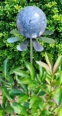 Produktbild von Blütenzauber Rotterdam Rosenkugel 10 cm Edelstahl anthrazit Gartenstecker Deko mit Stab 80 cm