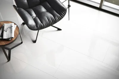 Produktbild von Glanzlaminat Falquon Max HG D2935 Uni Weiss - 1.220 x 610 x 8 mm - 1 Packung: 4 Paneele - 2,977m²