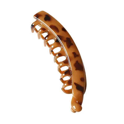 Produktbild von Haarnadel in Bananenform, zweireihig, rutschfestes Zahndesign, Haarspange, einfarbig, mattierte Textur, große Haarklammer mit gedrehtem Hinterkopf, dunkler Kaffee
