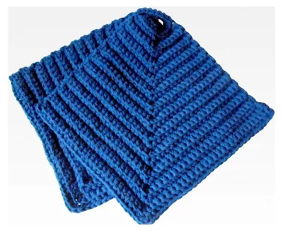 Produktbild von 2er Set handgehäkelte Topflappen aus blauem Baumwollgarn