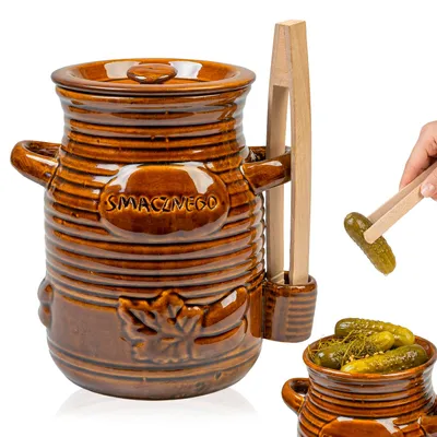Zdjęcie produktu dla Kamionka pojemnik ceramiczny ryflowany, brązowy 3,5 l ze szczypcami na ogórki, kiszonki, zakwasy
