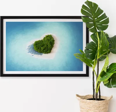 Produktbild von Moosbild mit Echtem Isländisch Moos - 60x40 cm - Schwarzer MDF-Rahmen - Herzförmige Insel