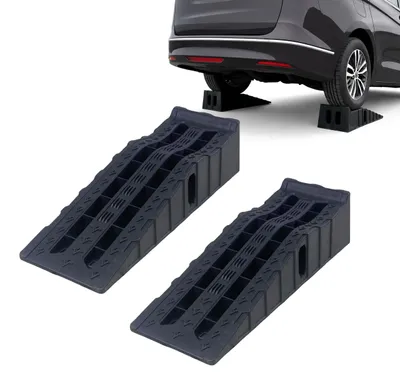 Imagen del producto de Rampa para vehículos, marca Relaxdays, 2 unidades, apta para coches y SUV, capacidad máxima de 1,5 toneladas, ideal para proteger los neumáticos durante el invierno, dimensiones: 21 x 33 x 90,5 cm, material: plástico, color: