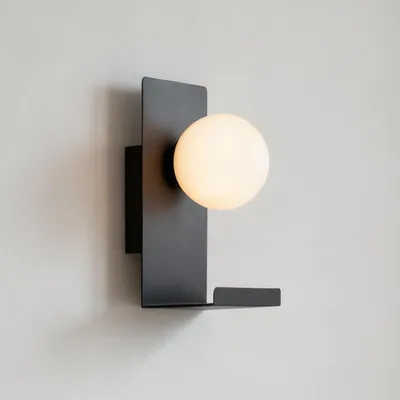 Produktbild von home24 Wandleuchte - 1-flammig - Gusseisen / Milchglas