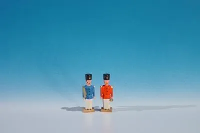 Produktbild von Miniaturen 2 Nussknacker Höhe 3,2cm NEU