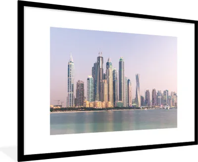 Produktbild von MuchoWow® Gerahmtes Poster Die Skyline der Wolkenkratzer in Dubai 90x60 cm - Poster mit Schwarzem Bilderrahmen Wandposter Rahmen Foto Bilder - Wanddekoration - Fotos