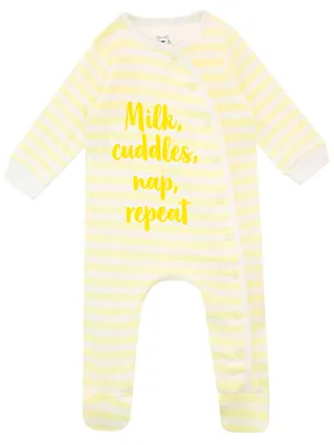 Imagen del producto de Harry Bear: Pijama de bebé a rayas, ideal para acurrucarse, dormir y repetir. Color: amarillo