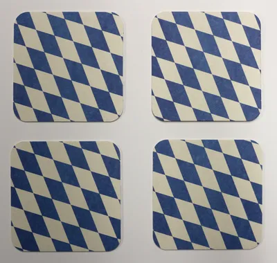 Produktbild von 100 Stück Bierdeckel Bayern Raute 93x93cm abgerundet zweiseitig bedruckt