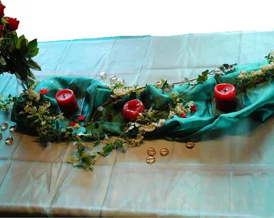 Produktbild von Organza Tischdecke 1,45 x 3,00 m dunkelgrün