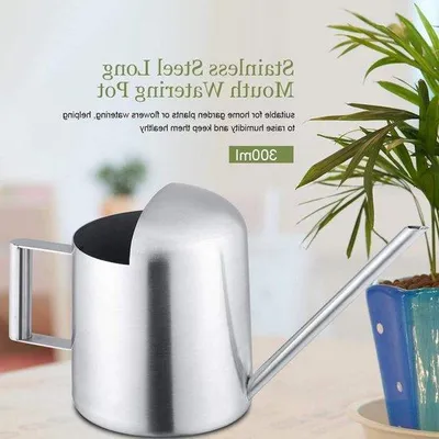 Obrázok produktu pre Malá zalievacia kanvica RVS na vonkajšie použitie s dlhým výtokom – ideálna na malé rastliny a polievanie kvetín.