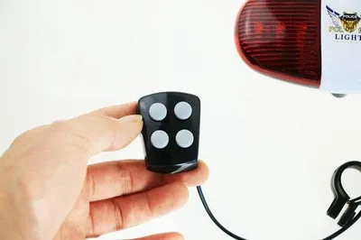 Image de Lampe de vélo à LED avec sirène - sûre pour les enfants et les adultes - 1 pièce