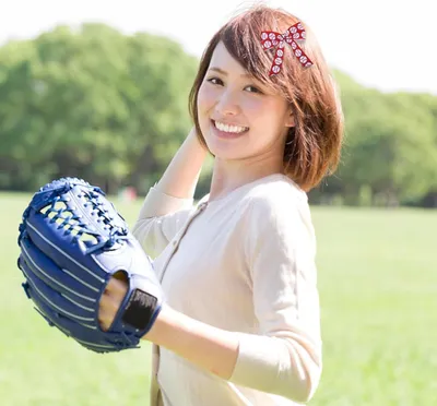 Produktbild von BOXOB 2 Stück Baseballbänder zum Basteln, 9,1 m Gesamt Gelb Grosgrain Sportband Softball Geschenkverpackung für DIY Festdekorationen Teamthema Zubehör