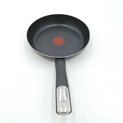 Produktbild von Tefal Bratpfanne 24 cm Hard Titanium Essential Antihaftversiegelung Pans