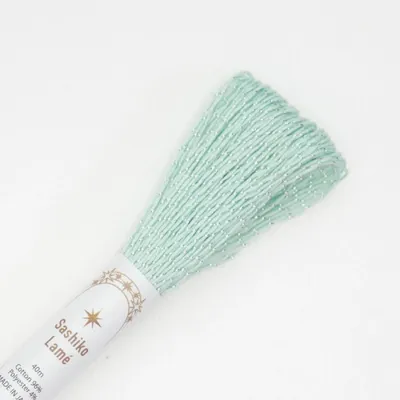 Produktbild von Olympus Sashiko Lame Garn, Baumwolle mit Glitzereffekt, Strang, ca 40m, Farbe 8, pastelgrün, hergestellt in Japan