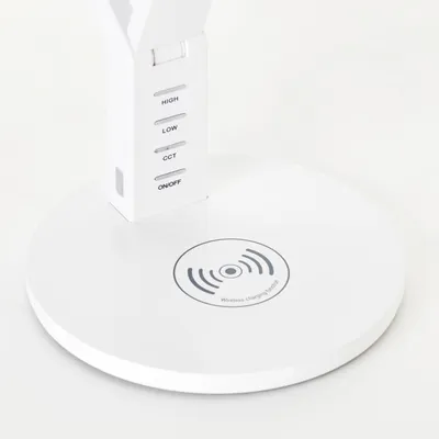 Image de Lampe BRILLIANT, Kaila LED Lampe de table avec support de charge à induction blanc, 1x LED intégré, 8W LED intégré, (710lm, 3100-6100K), Chargement sans fil d'appareils mobiles