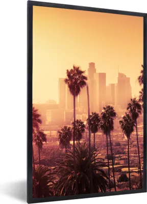 Produktbild von MuchoWow® Gerahmtes Poster Palme - Skyline - Sonnenuntergang - Architektur 20x30 cm - Poster mit Schwarzem Bilderrahmen Wandposter Rahmen Foto Bilder - Drucken - Bilder Poster im Rahmen