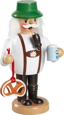 Ein Räuchermännchen Bayer trägt eine grüne Trachtenmütze, ein weißes Hemd mit braunen Lederhosen.