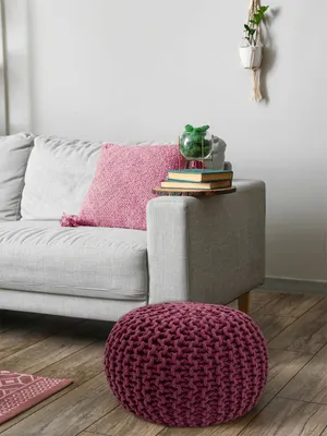 Image de Pouf tricoté à la main en coton recyclé durable Ø 55 cm bordeaux