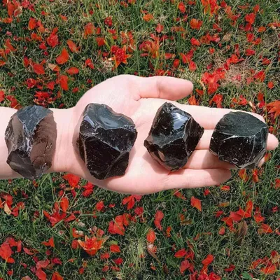 Obrázek produktu pro QINJIEJIE Premium obsidián hrubé kameny vodní kameny krystaly sada 4 přírodních kamenů