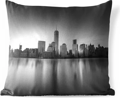 Produktbild von MuchoWow® Outdoor Kissen - New Yorker Skyline - Schwarz und Weiß - 50x50 cm - Wetterfest - Lounge Kissen - Komfortabel - Kissen mit Bild