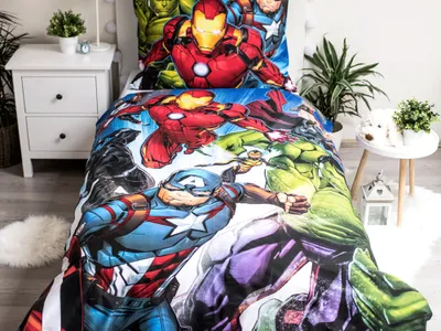 Produktbild von Marvel Avengers Bettwäsche - 140x200 cm Kissen und Decke