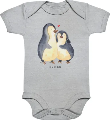 Produktbild von Mr. & Mrs. Panda Strampler Baby Pinguin umarmen 12. - 18. Monat - Heather Grey - Geschenk, Umarmung Verliebt, Einteiler, Babybody, Hochzeitsgeschenk, babykleidung body