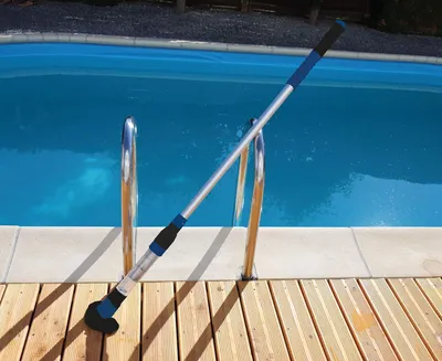 Image de Aspirateur de piscine avec manche télescopique et filtre en acier inoxydable