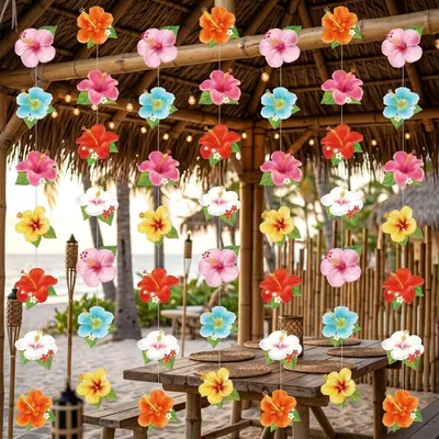 Luau-Partydekoration mit Hibiskusblüten-Girlande, tropisch