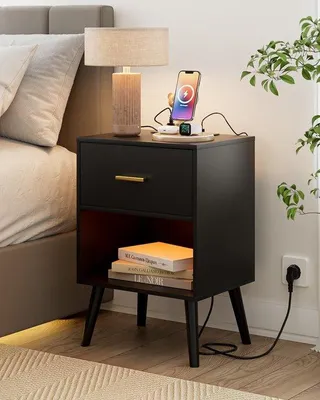 Produktbild von Nachttisch mit Steckdose und USB-Ladefunktion – Schwarzer Nachttisch mit Schublade – LED-Beistelltisch für Schlafzimmer und Wohnzimmer – Modern und