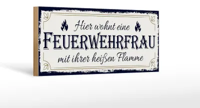 Produktbild von Holzschild Spruch 27x10cm Hier wohnt eine Feuerwehrfrau