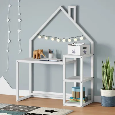Produktbild von Kinderschreibtisch NIVIA Hausform weiß mit Regal Stauraum gefertigt aus Kiefer Massiv. Stabil langlebig perfekt für Kinderzimmer. Montessori-Möbel ideal für Hausaufgaben oder Bastelarbeiten.