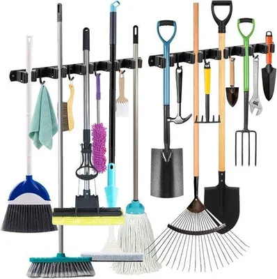 Produktbild von Famanu Besenhalter Set von 2 – Selbstklebend oder zum Bohren, 5 Halter und 4 Haken, flexibel für jede Oberfläche – Für Küche, Bad, Garage und Garten