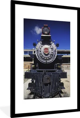 Produktbild von MuchoWow® Gerahmtes Poster Nahaufnahme einer Dampflokomotive in Texas. 60x90 cm - Poster mit Schwarzem Bilderrahmen Wandposter Rahmen Foto Bilder - Dekoration - Wandposter Wohnzimmer - Hochwertig