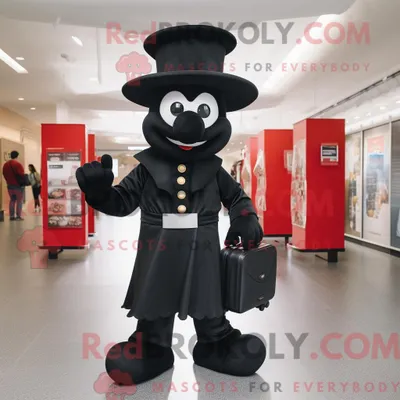 Produktbild von Maskottchen REDBROKOLY eines schwarzen Zirkusdirektors mit Spielanzug und Rucksack