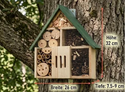 Produktbild von Insektenhotel aus Holz, 260x320 mm, Tiefe 75-90 mm, mit Bambusröhren und Tannenzapfen