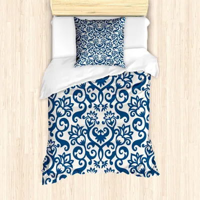 Produktbild von ABAKUHAUS Abstrakt Bettbezug Set, Dekoratives Blumenmuster-antike Damast-Blumen Curvy, der Fliese Artsy Design wiederholt, 135 x 200 cm + 80 x 80 cm, Blau Weiss