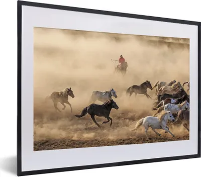 Produktbild von MuchoWow® MuchoWow® Gerahmtes Poster Galoppierende mongolische Pferde in der Mongolei 40x30 cm - Poster mit zchwarzem Bilderrahmen - Bilderrahmen - Poster im Rahmen