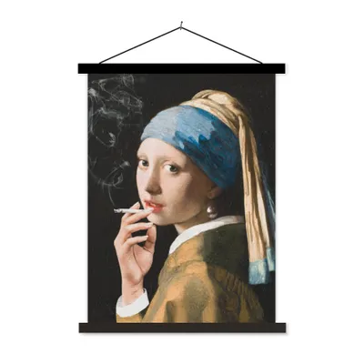 Produktbild von MuchoWow® Textilposter Das Mädchen mit dem Perlenohrring - Vermeer - Rauchen 60x80 cm mit schwarzem Rahmen - Plakathalter