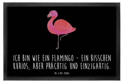 Produktbild von Mr. & Mrs. Panda Schmutzmatte Flamingo Classic 60 x 90 cm - Schwarz - Geschenk, Prächtig, Türmatte, fußmatte, Abtretmatte, Stolz, Tochter, Fussmatte, Selbstliebe, Ich