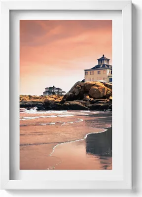 Produktbild von Sherman Cottage an der Küste– Wandbild mit Rahmen – Gerahmtes Bild  – Wanddekoration – 20x30 cm – Weiß