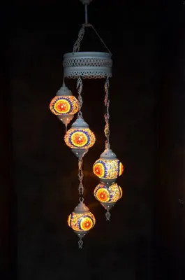 Zdjęcie produktu dla Lampa wisząca z kolorowego szkła z 5 mozaikowymi kulami w stylu orientalnym, marokańska lampa sufitowa, długość 120 cm