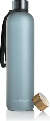 Produktbild von LARS NYSØM Trinkflasche 1l | Ultraleichte Tritan Sport Flasche, Kohlensäure geeignet | Ideal für Sport, Büro, Yoga | 2 Deckel inkludiert 1000ml Baby Blue