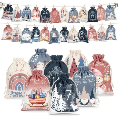 Productafbeelding van Adventskalender om zelf te vullen. 24 stoffen zakjes, afmetingen 21 x 15 cm. DIY kerstkalender. Zakjes met houten klemmetjes en touw