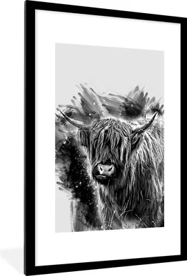 Produktbild von MuchoWow® Gerahmtes Poster Schottischer Highlander auf einem Charakter Hintergrund - schwarz und weiß 60x90 cm - Poster mit Schwarzem Bilderrahmen Wandposter Rahmen Foto Bilder - Dekoration - Wandposter Wohnzimmer - Hochwertig