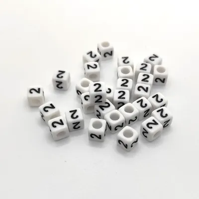 Produktbild von Buchstaben Perlen, 30 Stück, 6x6 mm, weiß mit schwarz, eckig, Zahl 2